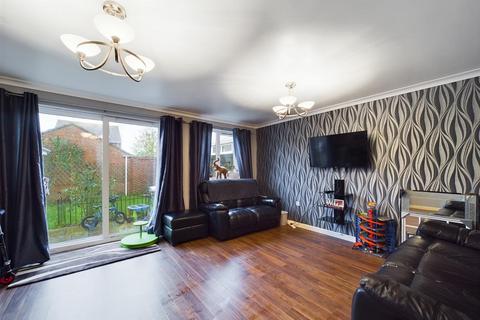 3 bedroom semi-detached house for sale, Givendale Close, Bridlington, East Riding Of Yo