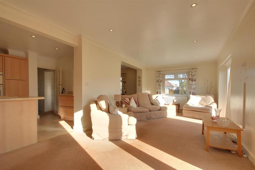 Thakeham Drive, GoringBySea, Worthing 3 bed detached bungalow £600,000