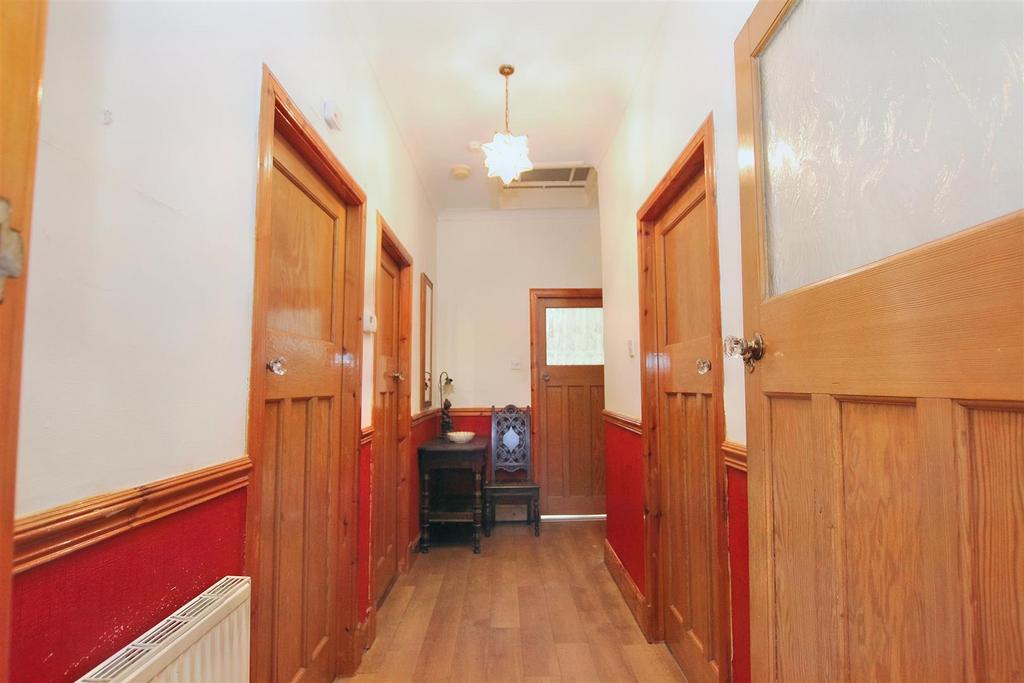 Sandilands, Lanark 2 bed detached bungalow £199,995