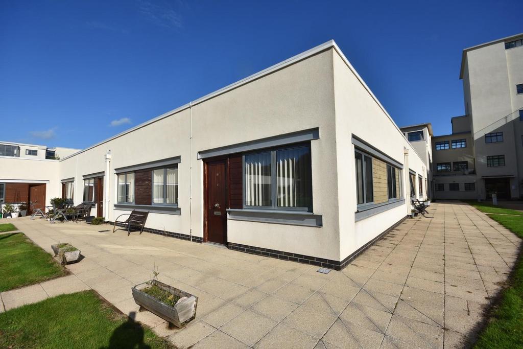 28 Courtlands, Hayes Point, Sully, CF64 5QG 2 bed semidetached