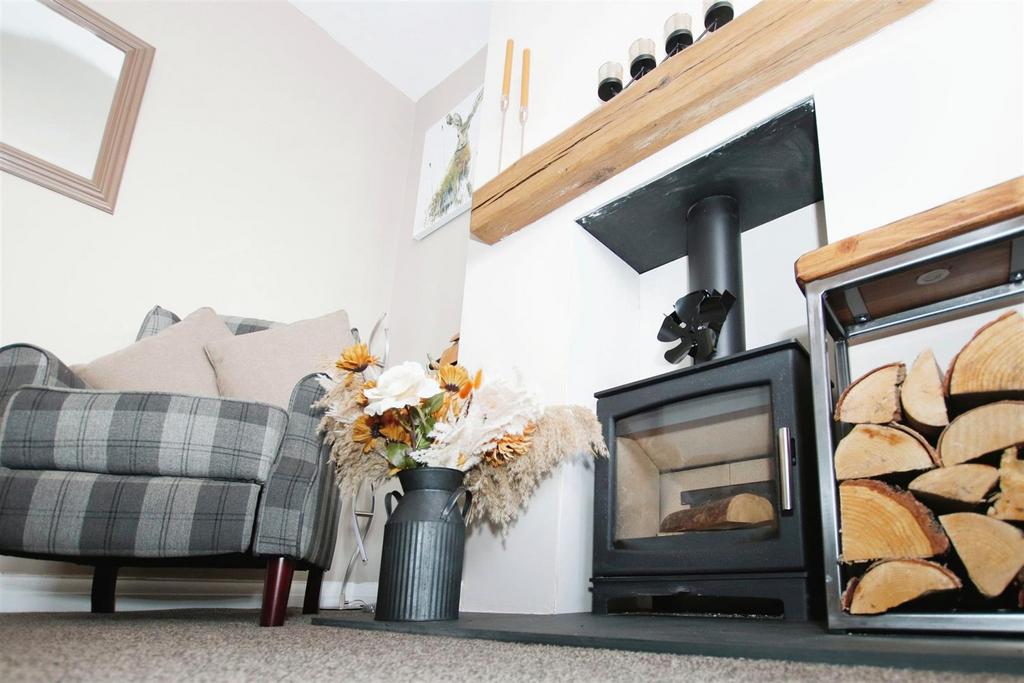 St. Edmunds Avenue, Porthill, Newcastle 3 bed semidetached house for