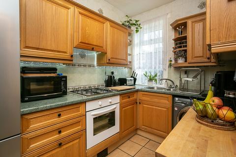 39/3 Lochend Drive, Edinburgh, EH7 6DH