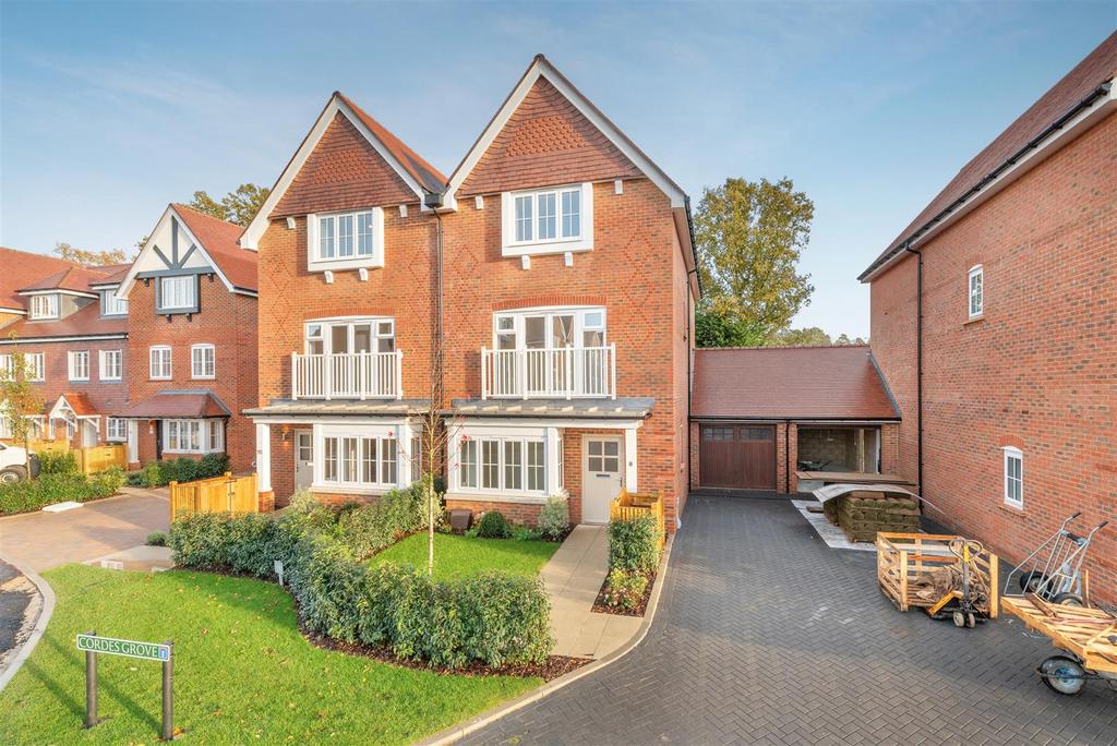 Martin Avenue, Sunninghill 4 bed semidetached house to rent £7,500