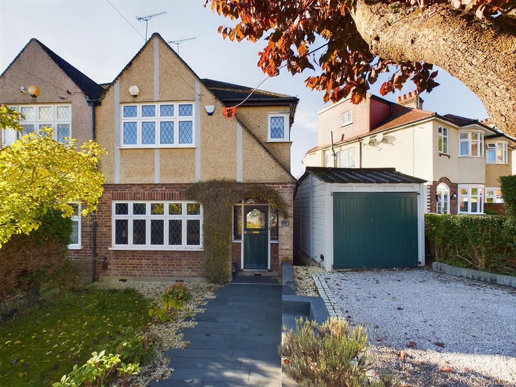Ingham Road, South Croydon 3 bed semidetached house to rent £2,300