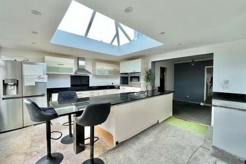 353 Longford Lane, Gloucester, GL2 9EL