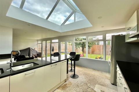 353 Longford Lane, Gloucester, GL2 9EL