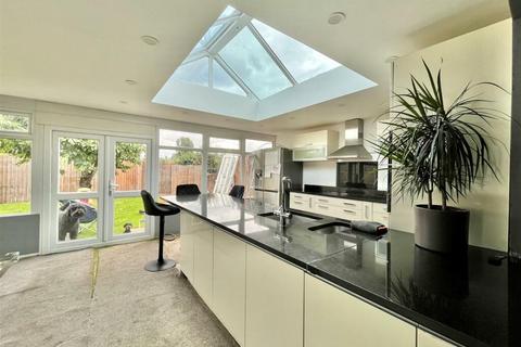 353 Longford Lane, Gloucester, GL2 9EL