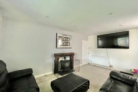 353 Longford Lane, Gloucester, GL2 9EL