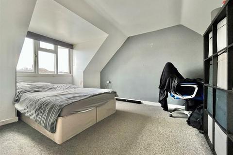 353 Longford Lane, Gloucester, GL2 9EL