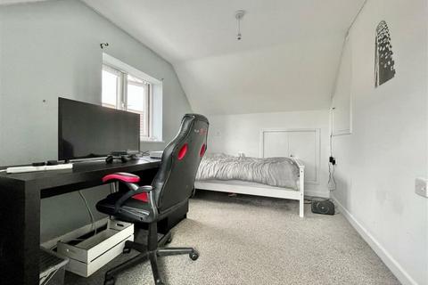 353 Longford Lane, Gloucester, GL2 9EL