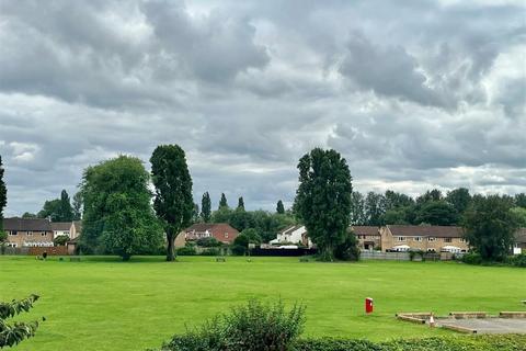 353 Longford Lane, Gloucester, GL2 9EL