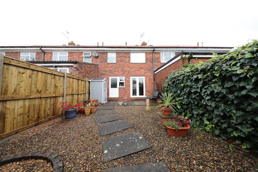 Minster Avenue, Beverley 3 bed terraced house £225,000