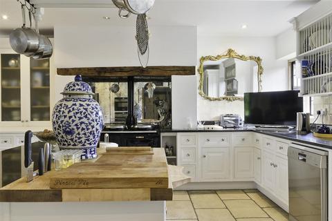 Kingswood House Eyhurst Close, Kingswood, Tadworth, KT20 6NR