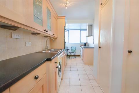 2 bedroom flat for sale, King Edwards Parade, Eastbourne