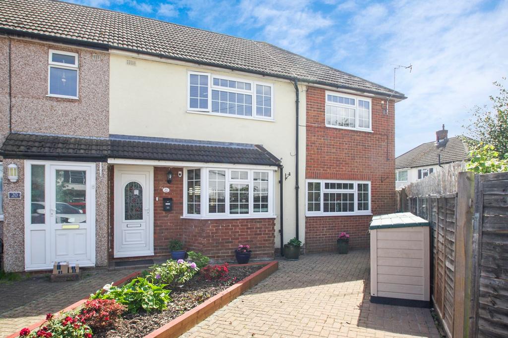 Stuart Way, StainesuponThames, TW18 4 bed end of terrace house for