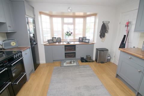 4 bedroom end of terrace house for sale - Stuart Way, Staines-upon-Thames, TW18