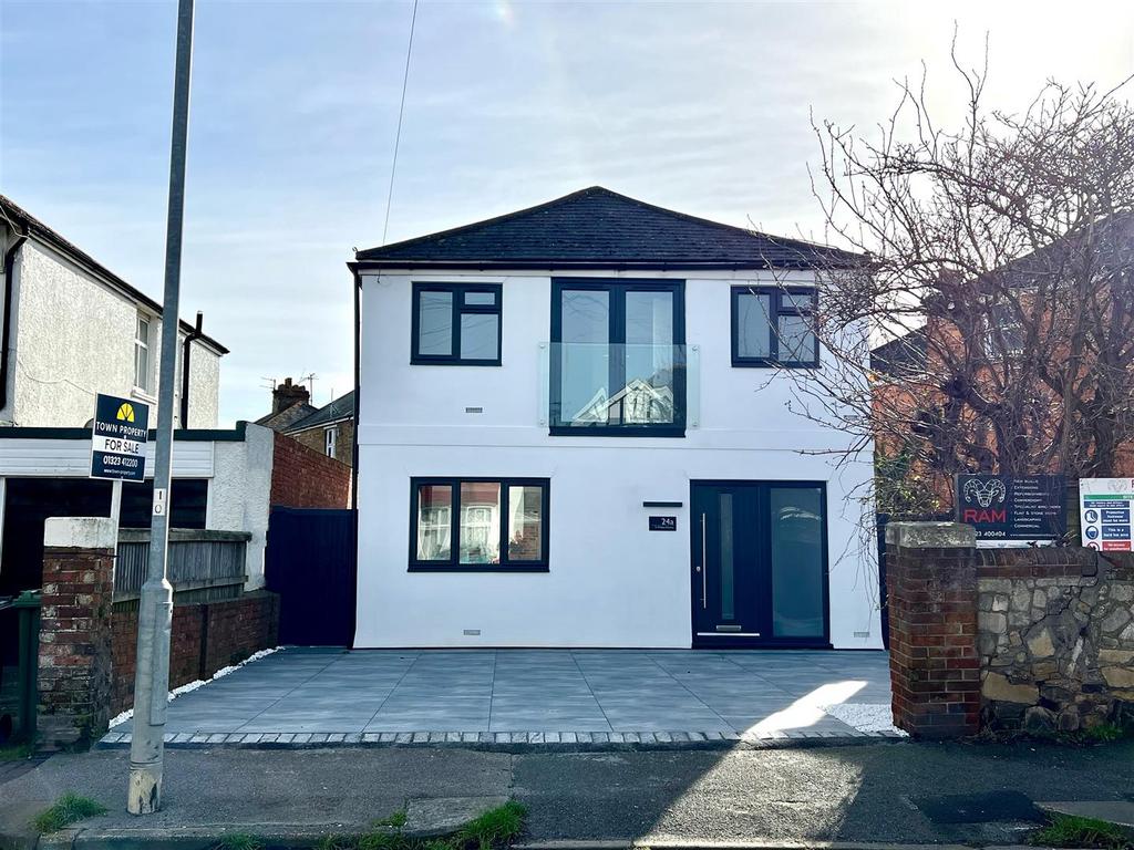St. Philips Avenue, Eastbourne 3 bed detached house for sale £400,000