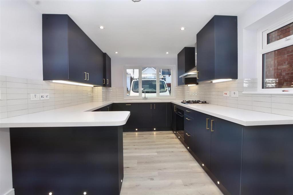 St. Philips Avenue, Eastbourne 3 bed detached house for sale £400,000