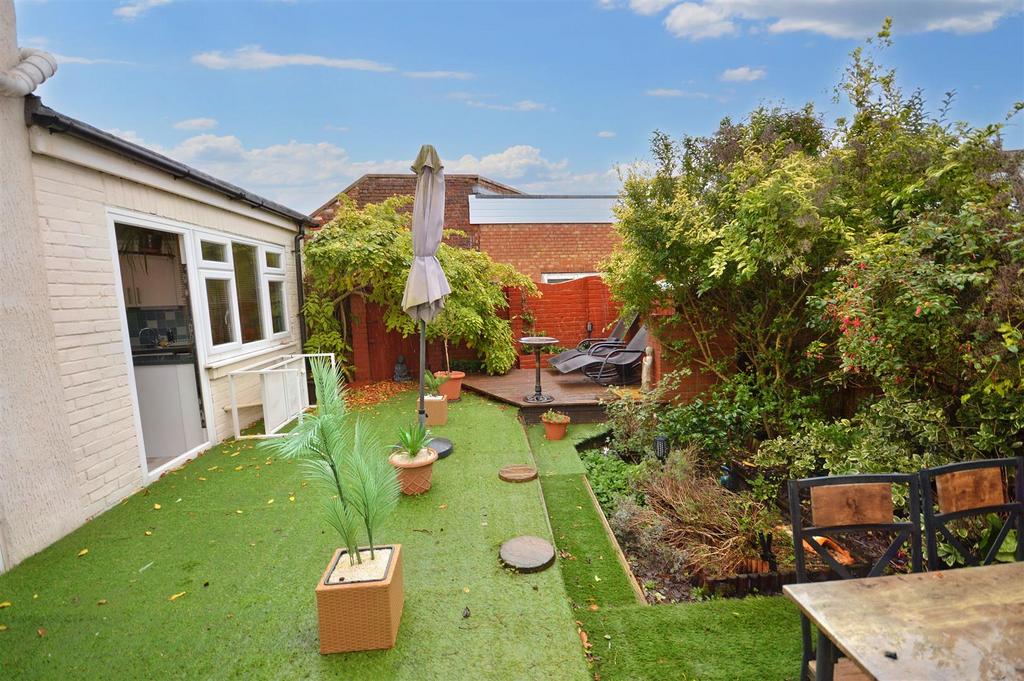 Road, Eastbourne 2 bed flat for sale £225,000