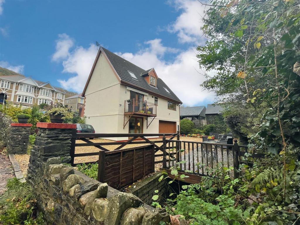 Main Road, Cadoxton, Neath 4 bed detached house for sale £299,950