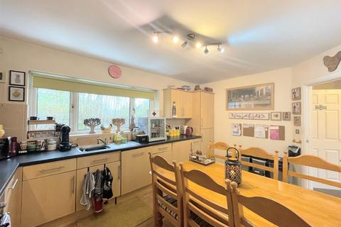 4 bedroom detached house for sale - Main Road, Cadoxton, Neath