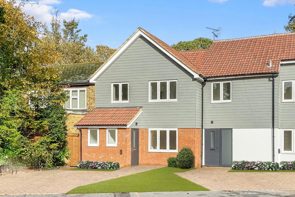 Oaklands Crescent, Chelmsford CM2 3 bed semidetached house for sale