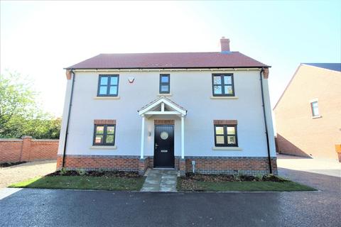 4 bedroom detached house to rent, Grange Road, Hugglescote, Coalville, LE67