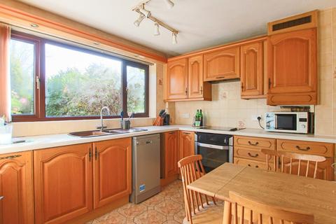 3 Barton Crescent, East Grinstead, RH19 4NR