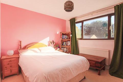 3 Barton Crescent, East Grinstead, RH19 4NR