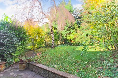 3 Barton Crescent, East Grinstead, RH19 4NR