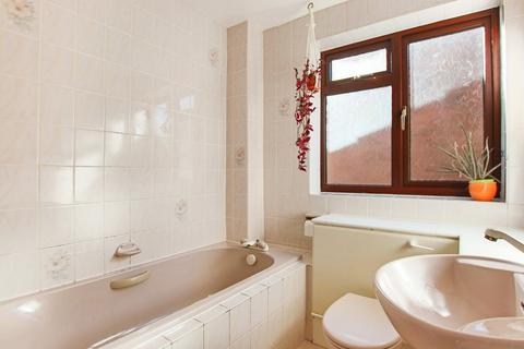 3 Barton Crescent, East Grinstead, RH19 4NR
