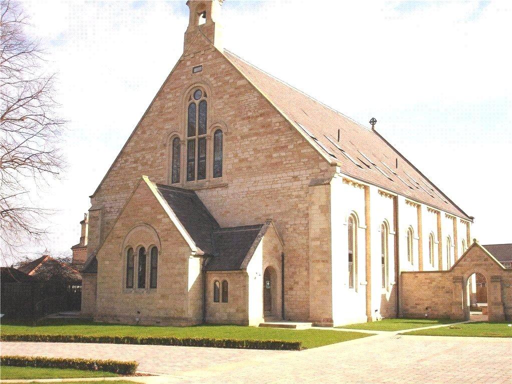 St John's Chapel, Caistor Drive, LN4 2 bed flat £205,000