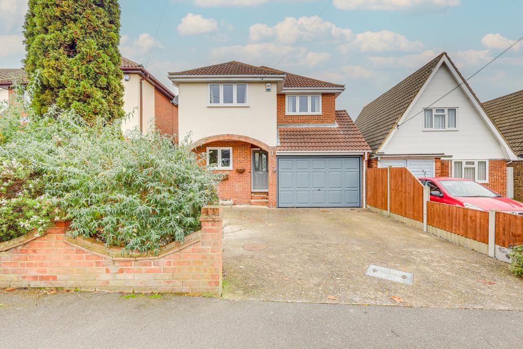 New Park Road, Benfleet, SS7 5 bed detached house for sale £650,000