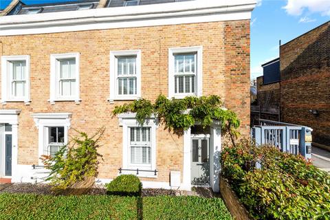 24 Chestnut Grove, London, SW12 8JD