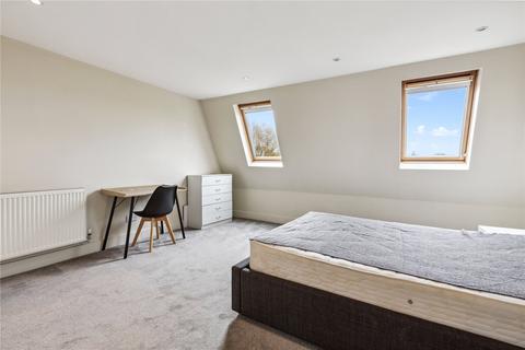 24 Chestnut Grove, London, SW12 8JD