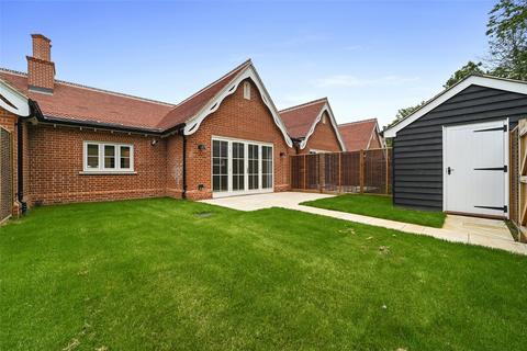 2 bedroom bungalow for sale - Plot 6, The Grove, Painters Place, East Bergholt, Suffolk, CO7