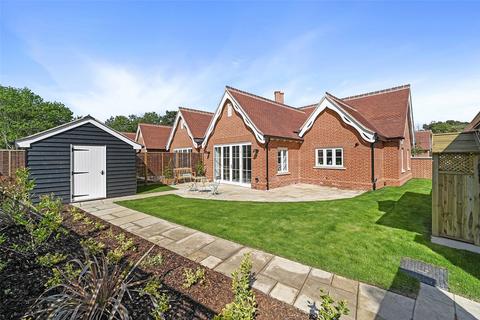 3 bedroom bungalow for sale - Plot 9, The Lock, Painters Place, East Bergholt, Suffolk, CO7