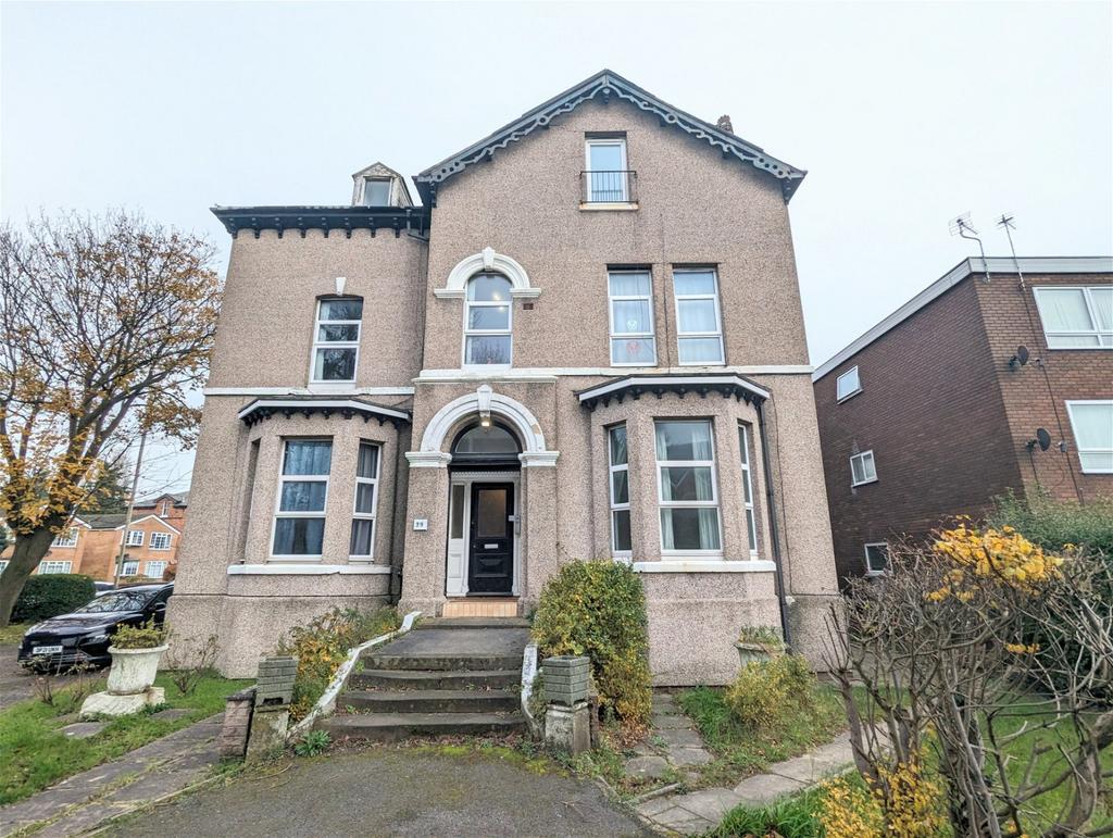 39 Scarisbrick New Road, Southport... 2 bed apartment £575 pcm (£133 pw)