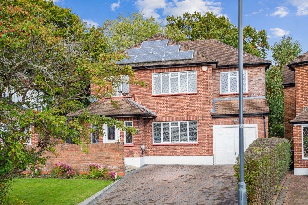 Murray Crescent, Pinner 5 bed detached house for sale £1,295,000