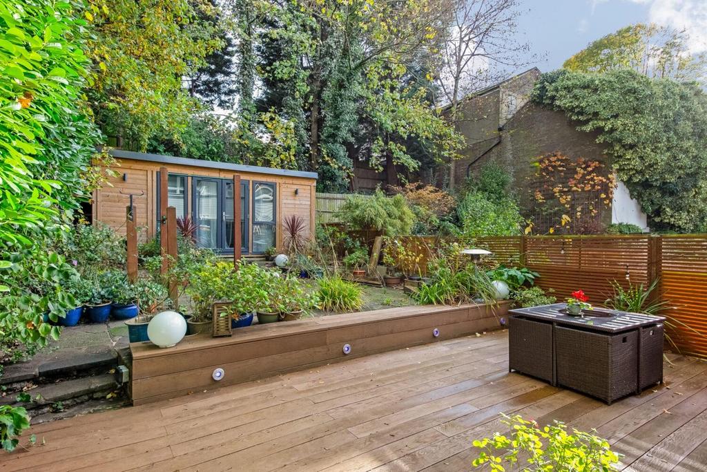 Wakefield Gardens, Upper Norwood, London, SE19 3 bed house £3,200 pcm