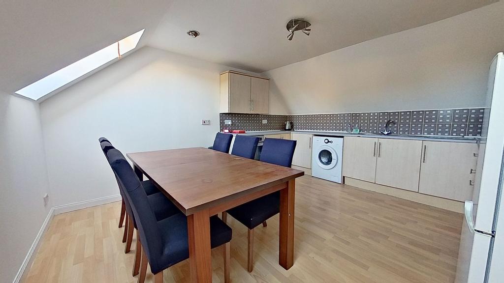 Kitchen/Dining area