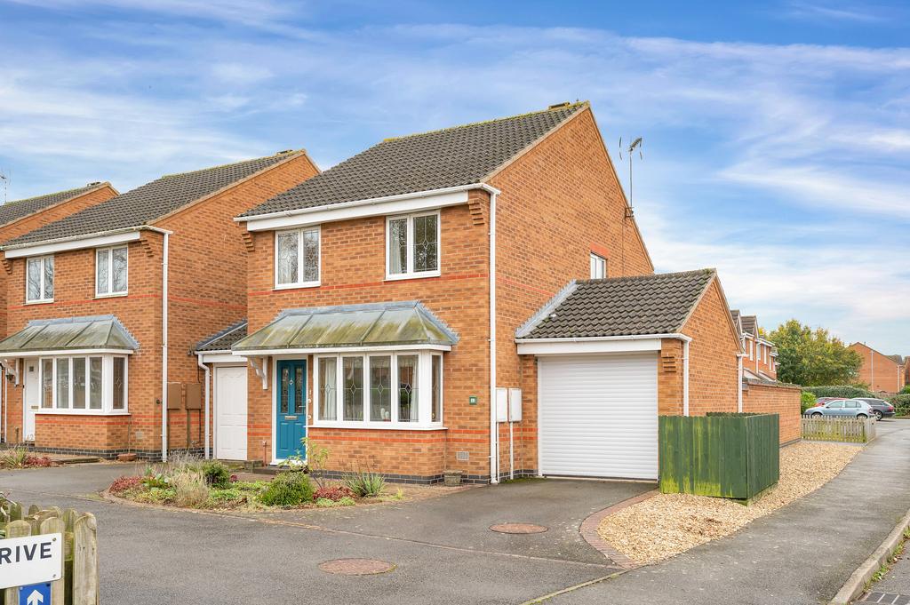 Normanton Drive, Oakham 3 bed link detached house for sale £325,000