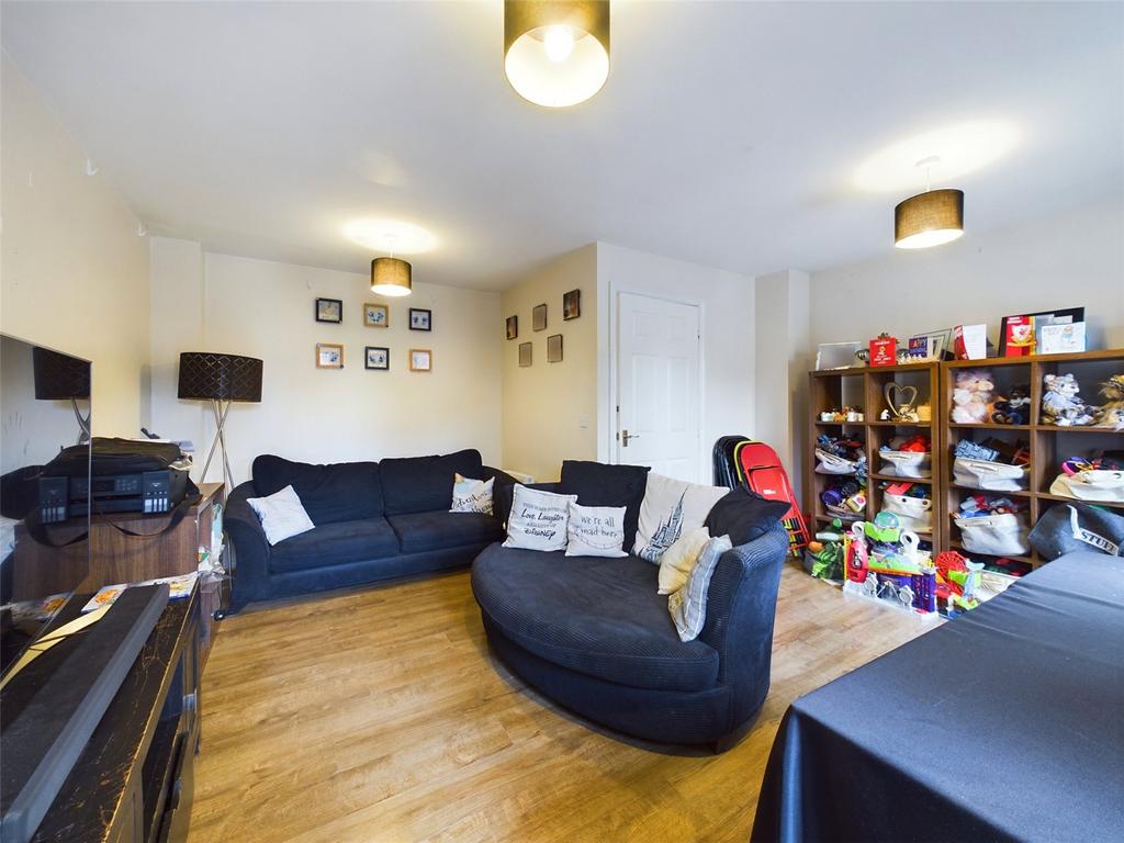 Kingsway, Kingsway, Gloucester, GL2 3 bed end of terrace house for sale