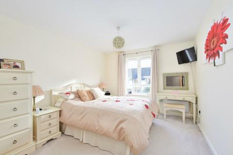 2 bedroom flat for sale, Ovaltine Court, Kings Langley, Herts, WD4