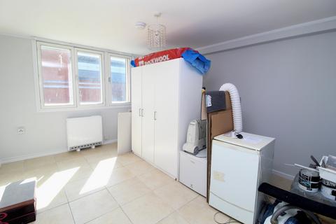 Studio to rent, Fareham House, Marlowes, Hemel Hempstead, Hertfordshire, HP1 1DZ