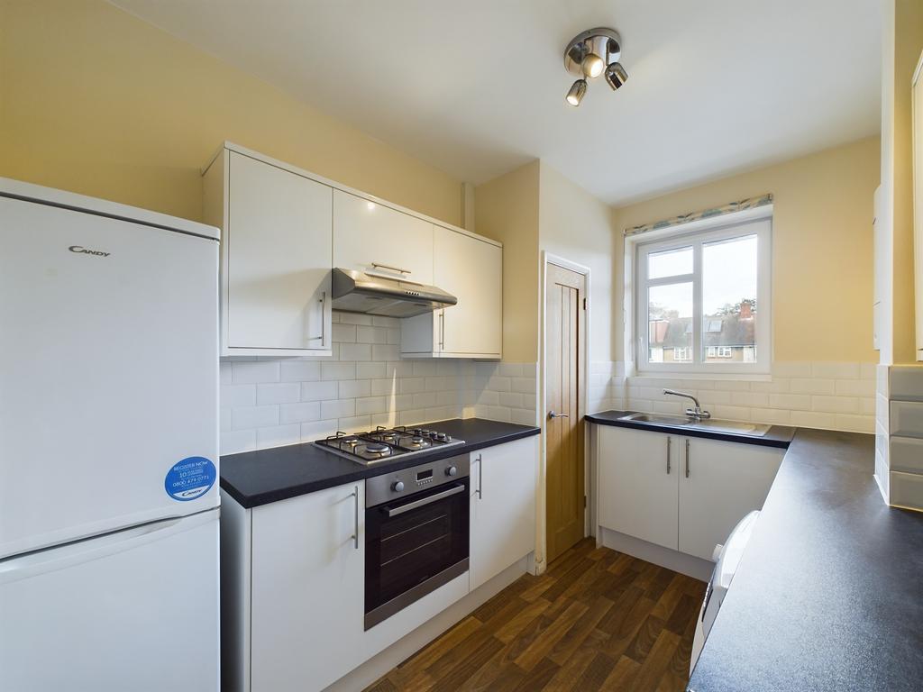 Shirley House Drive, Charlton, SE7 3 bed flat £290,000
