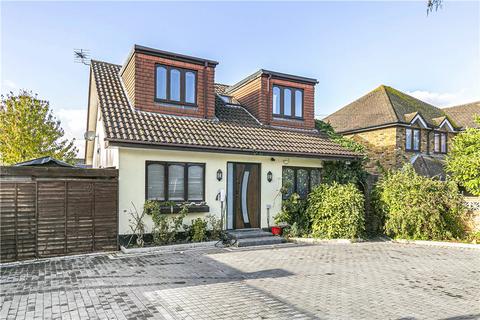 5 bedroom detached house for sale - Chertsey Lane, Staines-upon-Thames, Surrey, TW18