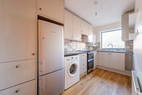 2 bedroom flat to rent, Carlisle Road, Eastbourne BN21