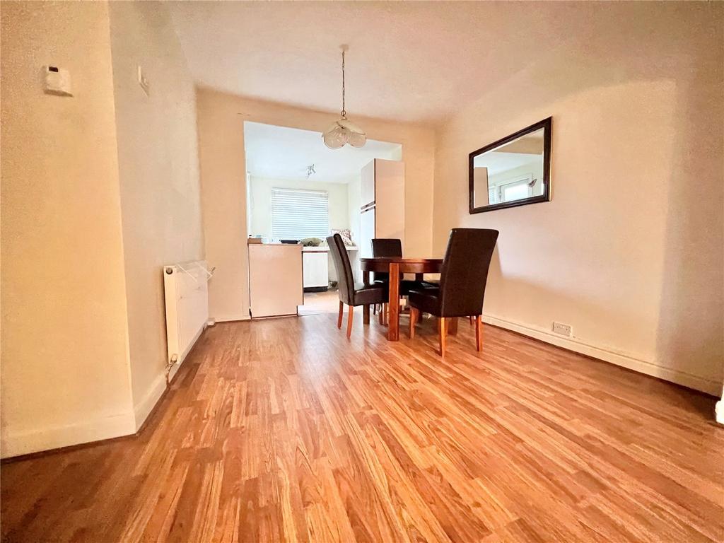 Fovant Crescent, Reddish, Stockport, SK5 3 bed semidetached house £