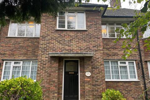 3 bedroom flat for sale - Flat 4 Woodcote Court, Dorking Road, Epsom, Surrey, KT18 7JP